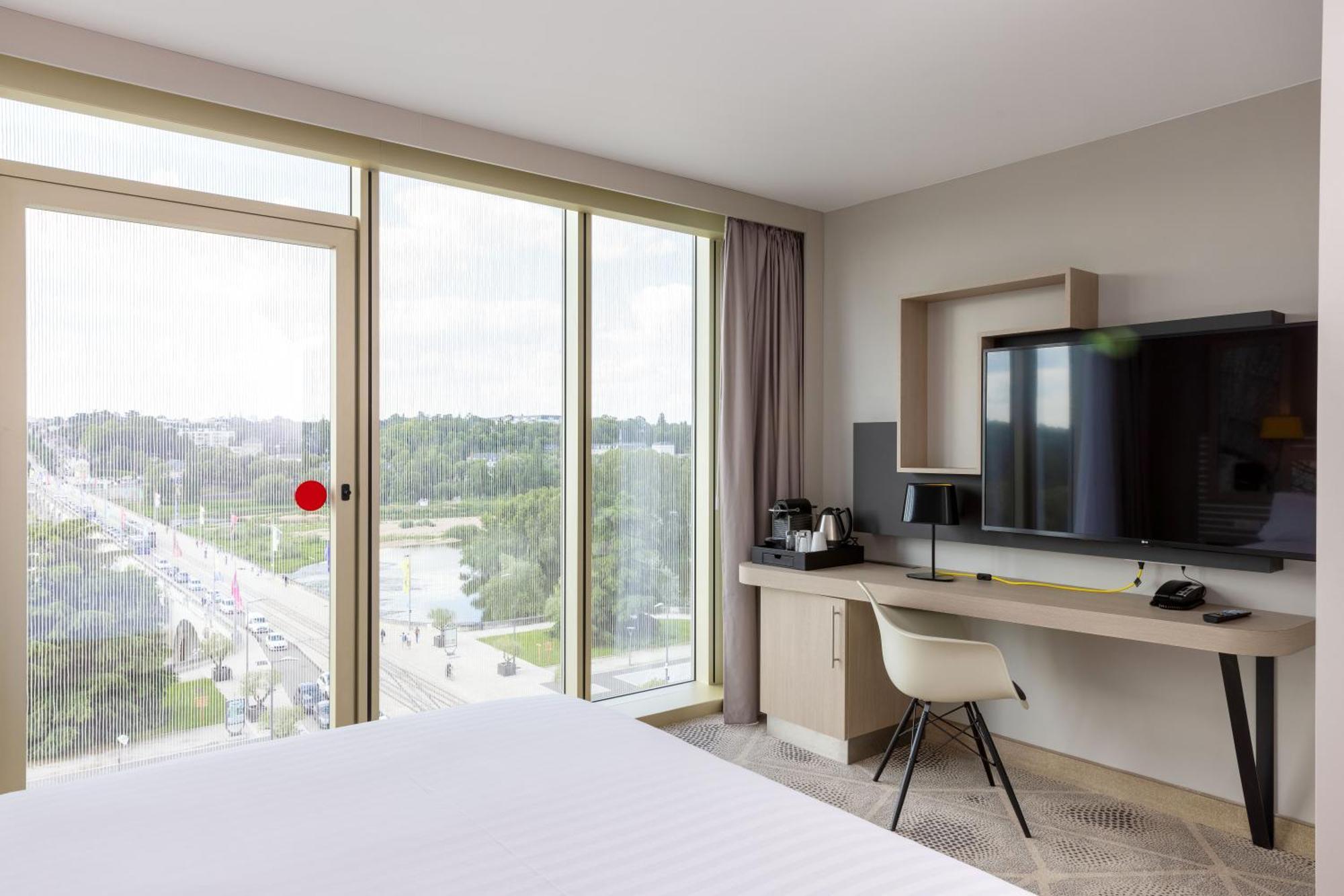 Hilton Garden Centre, France Hotel